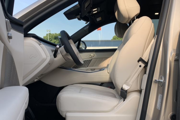 Used ONVO Luxeed L90 2025 Model—Ultra Six-Seater Version Left Front Seat