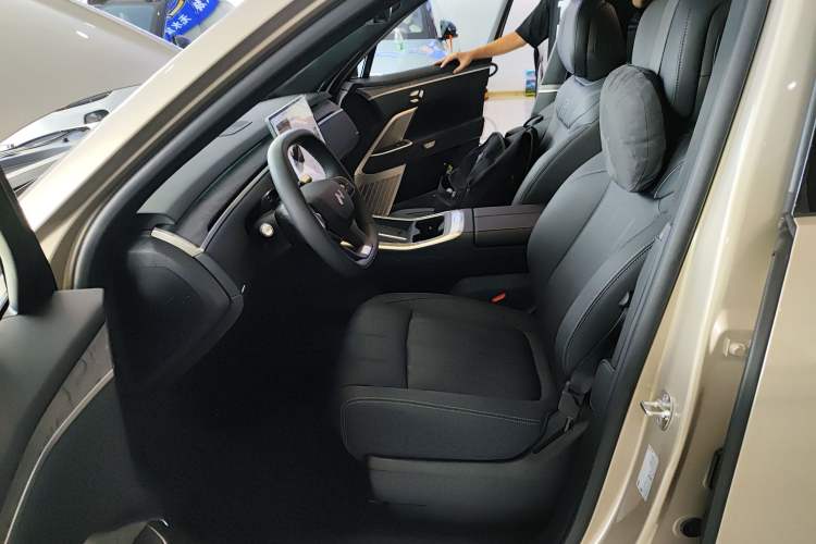 Used ONVO Luxeed L90 2025 Model—Ultra Six-Seater Version Left Front Seat