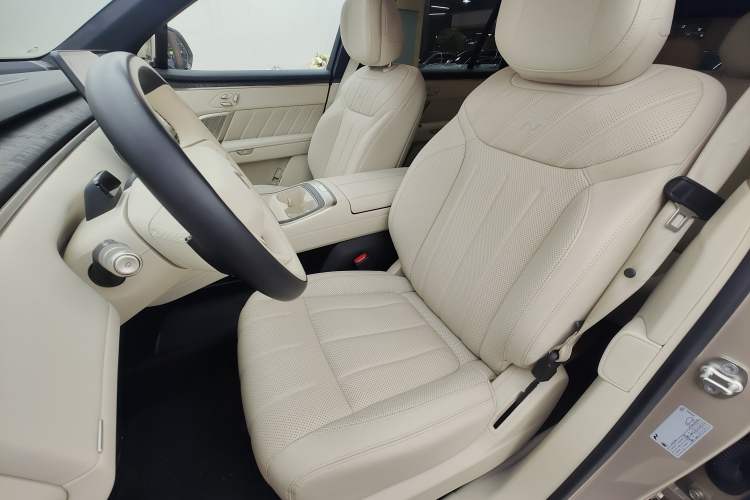 Used ONVO Luxeed L90 2025 Model—Ultra Six-Seater Version Left Front Seat