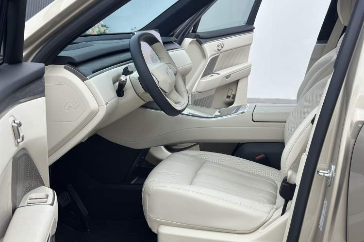 Used ONVO Luxeed L90 2025 Model—Max Six-Seater Version Left Front Seat