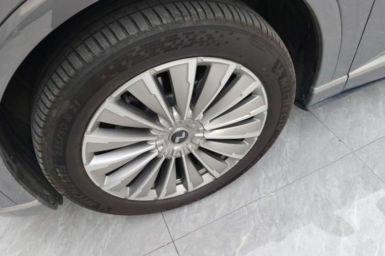 Used ONVO Luxeed L90 2025 Model—Ultra Six-Seater Version Left Front Wheel Hub