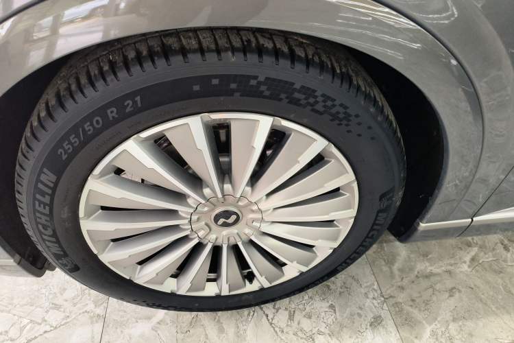 Used ONVO Luxeed L90 2025 Model—Max Six-Seater Version Left Front Wheel Hub