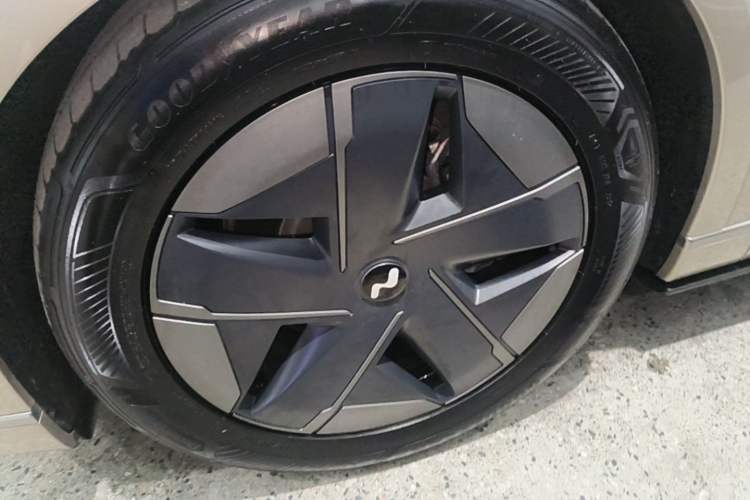 Used ONVO Luxeed L90 2025 Model Max Six-Seater 60-degree Battery Edition Left Front Wheel Hub