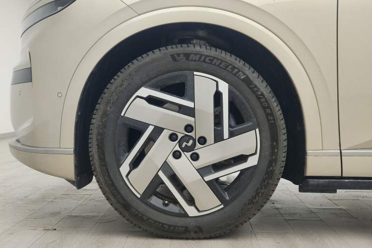 Used ONVO Luxeed L90 2025 Model—Ultra Six-Seater Version Left Front Wheel Hub