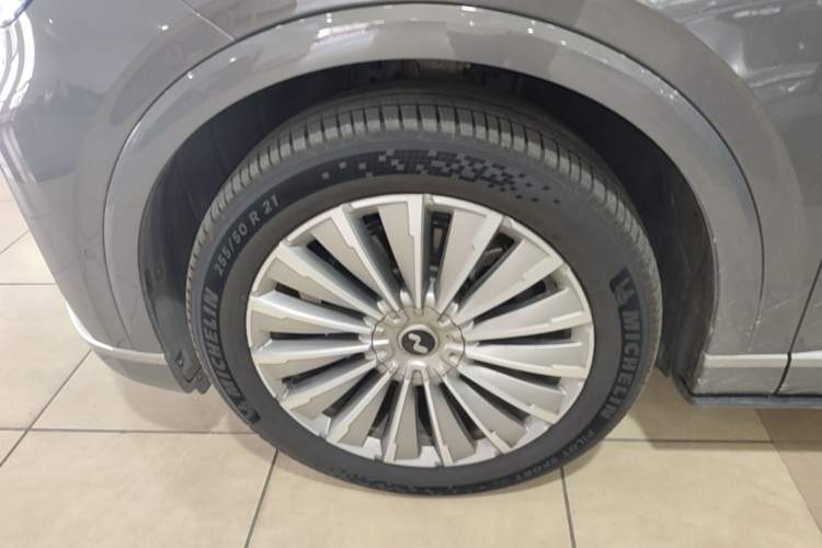 Used ONVO Luxeed L90 2025 Model—Ultra Six-Seater Version Left Front Wheel Hub