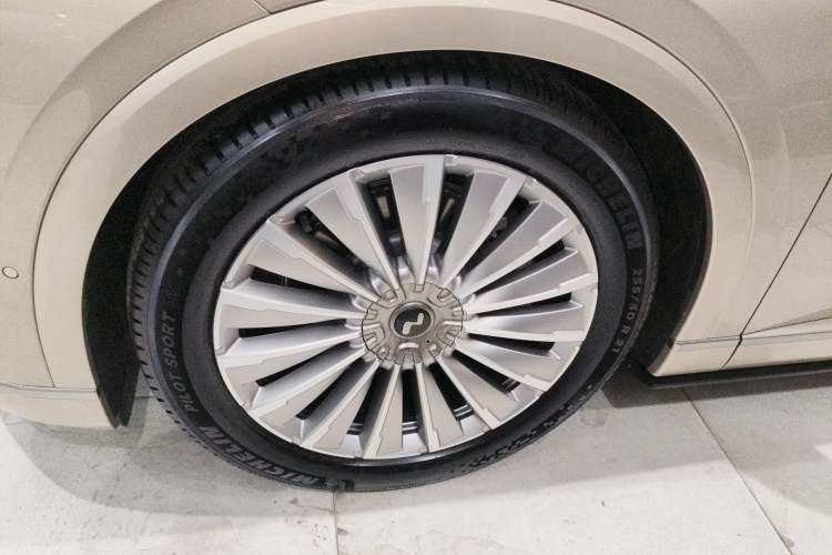 Used ONVO Luxeed L90 2025 Model—Max Six-Seater Version Left Front Wheel Hub