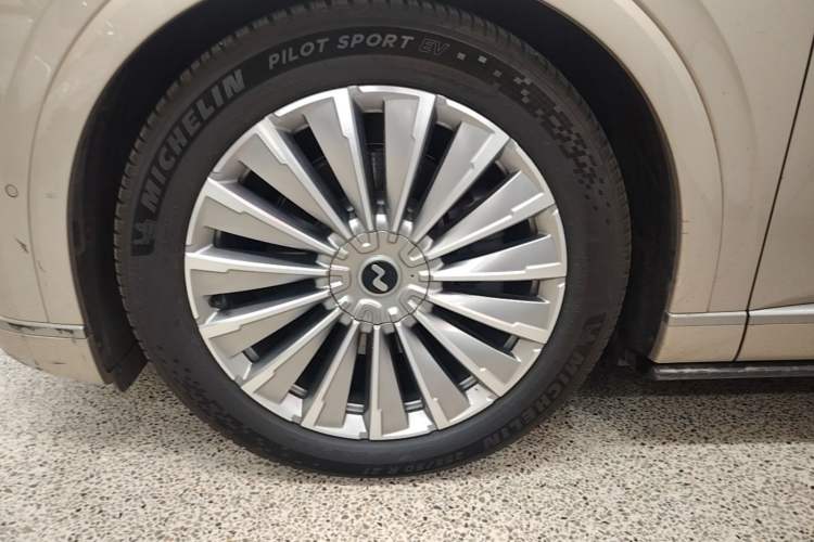 Used ONVO Luxeed L90 2025 Model—Max Six-Seater Version Left Front Wheel Hub