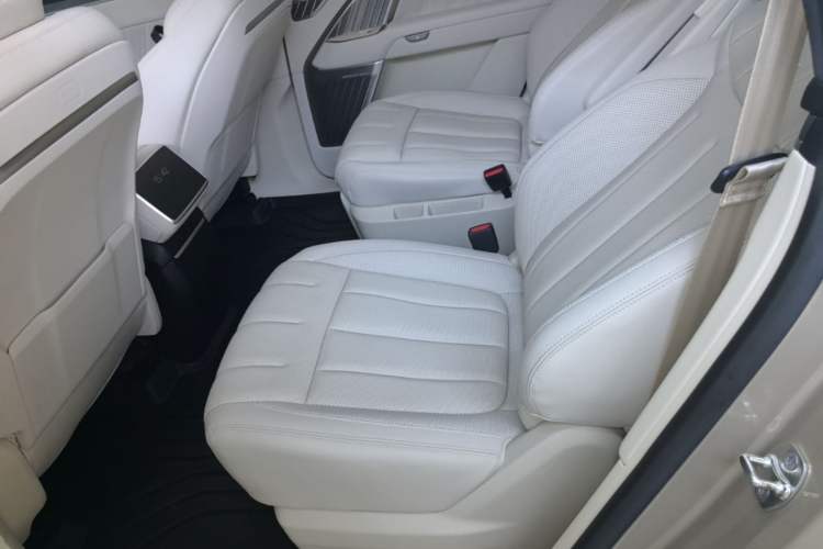 Used ONVO Luxeed L90 2025 Model—Ultra Six-Seater Version Left Rear Seat