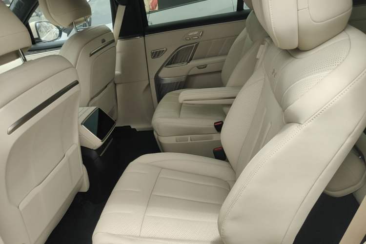 Used ONVO Luxeed L90 2025 Model—Ultra Six-Seater Version Left Rear Seat
