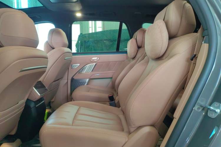 Used ONVO Luxeed L90 2025 Model—Ultra Six-Seater Version Left Rear Seat