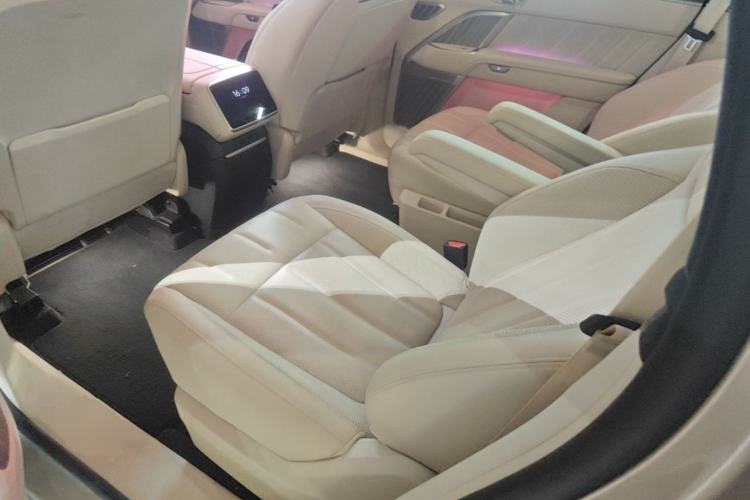 Used ONVO Luxeed L90 2025 Model—Max Six-Seater Version Left Rear Seat