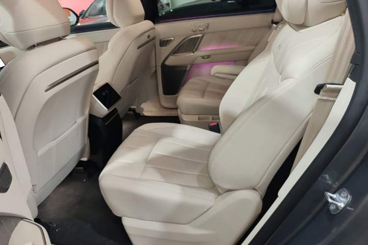 Used ONVO Luxeed L90 2025 Model—Ultra Six-Seater Version Left Rear Seat