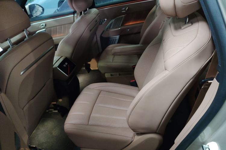Used ONVO Luxeed L90 2025 Model—Max Six-Seater Version Left Rear Seat
