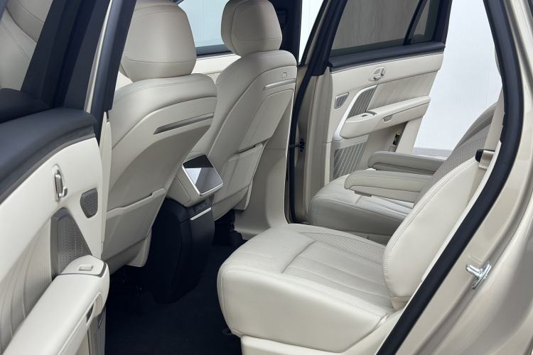 Used ONVO Luxeed L90 2025 Model—Max Six-Seater Version Left Rear Seat