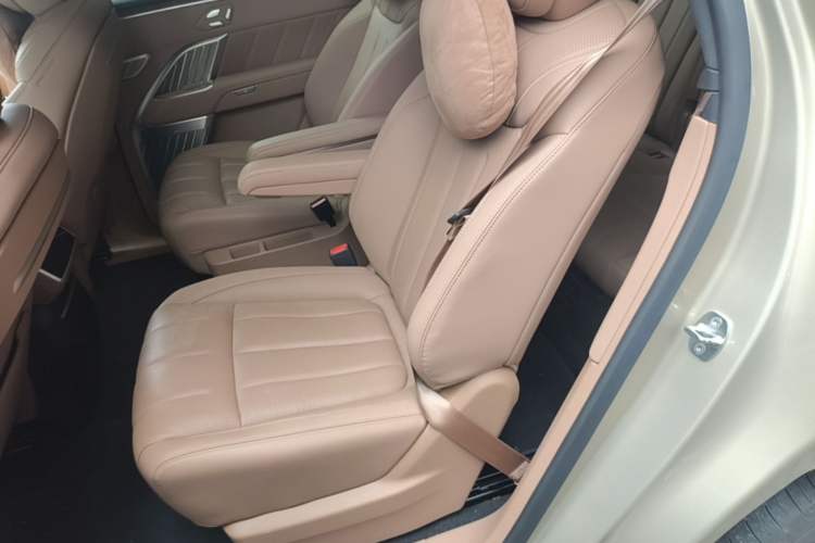 Used ONVO Luxeed L90 2025 Model—Max Six-Seater Version Left Rear Seat