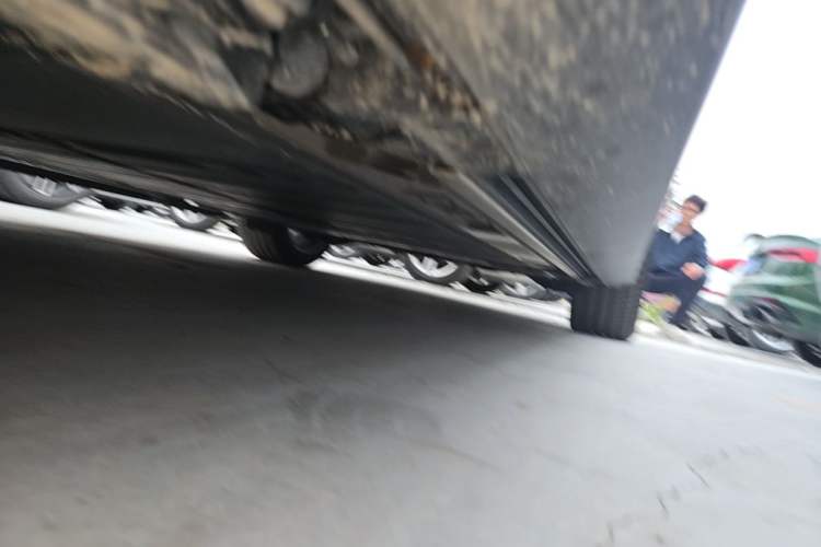 Used ONVO Luxeed L90 2025 Model—Ultra Six-Seater Version Left Side Sill