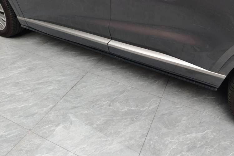 Used ONVO Luxeed L90 2025 Model—Ultra Six-Seater Version Left Side Sill