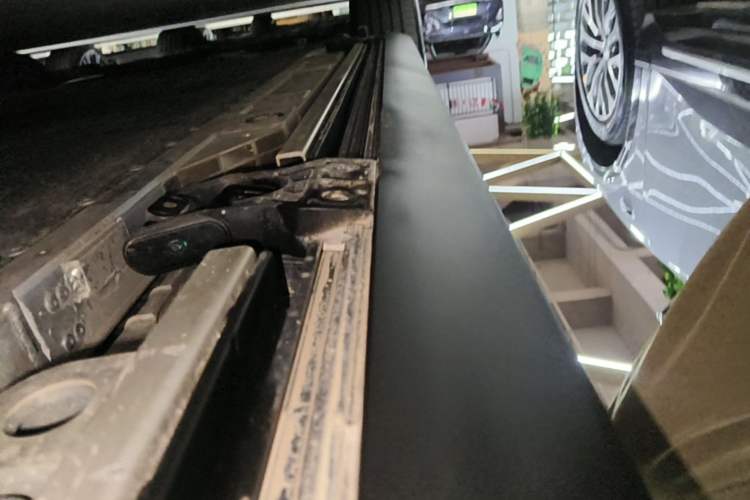 Used ONVO Luxeed L90 2025 Model Max Six-Seater 60-degree Battery Edition Left Side Sill
