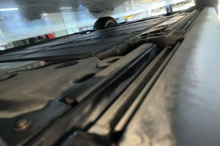 Used ONVO Luxeed L90 2025 Model—Ultra Six-Seater Version Left Side Sill