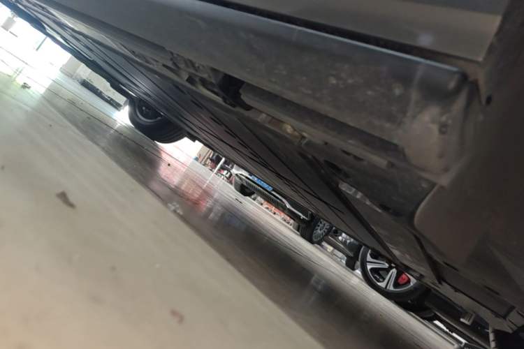 Used ONVO Luxeed L90 2025 Model—Ultra Six-Seater Version Left Side Sill