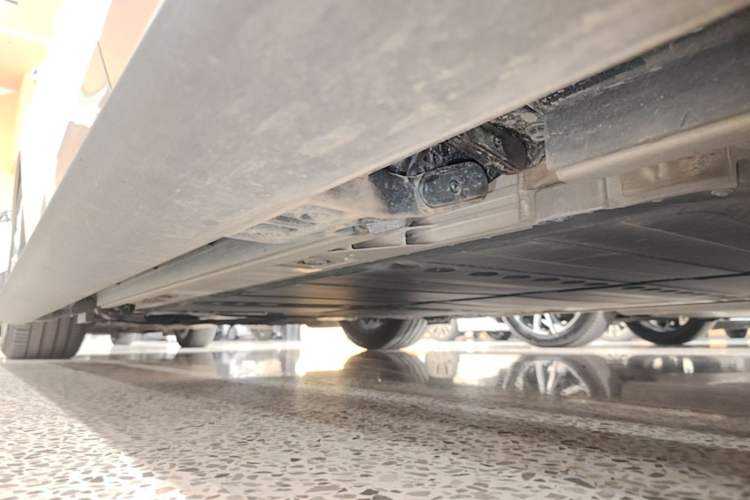 Used ONVO Luxeed L90 2025 Model—Max Six-Seater Version Left Side Sill