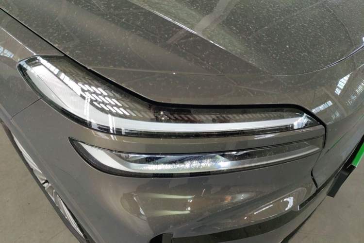 Used ONVO Luxeed L90 2025 Model—Ultra Six-Seater Version Right Front Headlight