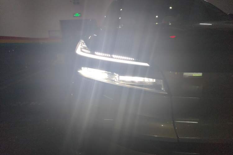 Used ONVO Luxeed L90 2025 Model—Max Six-Seater Version Right Front Headlight
