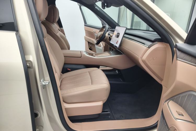 Used ONVO Luxeed L90 2025 Model—Ultra Six-Seater Version Right Front Seat