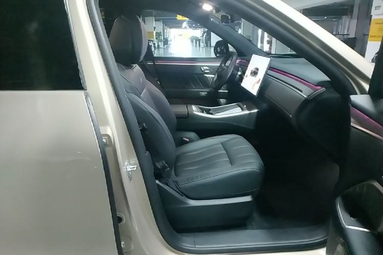 Used ONVO Luxeed L90 2025 Model—Ultra Six-Seater Version Right Front Seat
