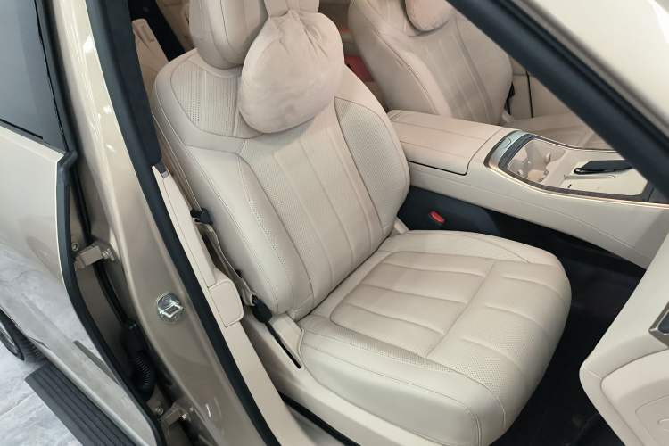 Used ONVO Luxeed L90 2025 Model—Ultra Six-Seater Version Right Front Seat