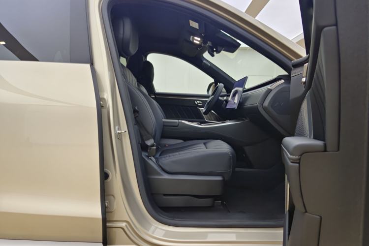 Used ONVO Luxeed L90 2025 Model Max Six-Seater 60-degree Battery Edition Right Front Seat