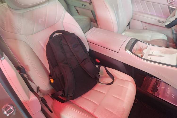 Used ONVO Luxeed L90 2025 Model—Max Six-Seater Version Right Front Seat