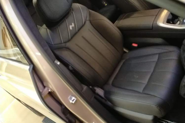 Used ONVO Luxeed L90 2025 Model Max Six-Seater 60-degree Battery Edition Right Front Seat