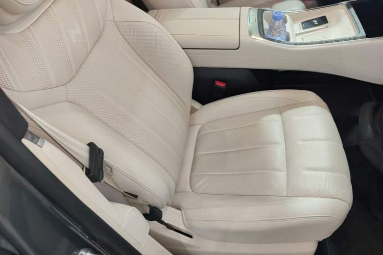 Used ONVO Luxeed L90 2025 Model—Ultra Six-Seater Version Right Front Seat