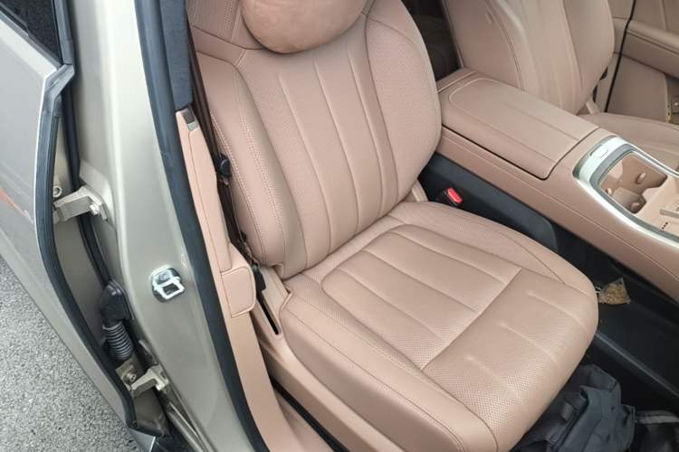 Used ONVO Luxeed L90 2025 Model—Max Six-Seater Version Right Front Seat
