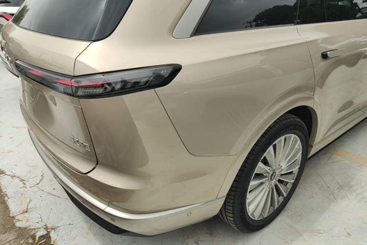 Used ONVO Luxeed L90 2025 Model—Ultra Six-Seater Version Right Rear Taillight