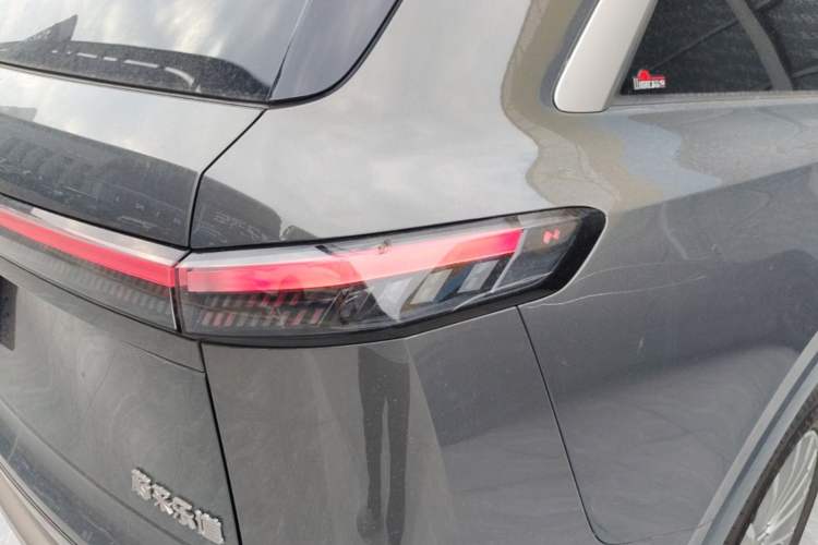 Used ONVO Luxeed L90 2025 Model—Ultra Six-Seater Version Right Rear Taillight