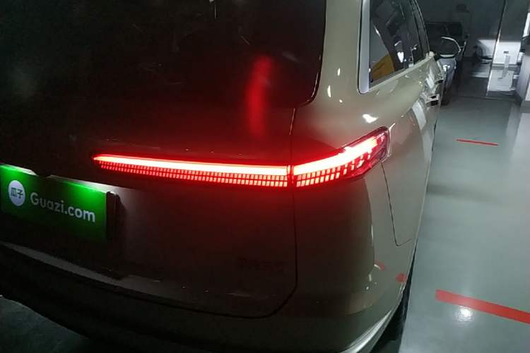 Used ONVO Luxeed L90 2025 Model—Ultra Six-Seater Version Right Rear Taillight