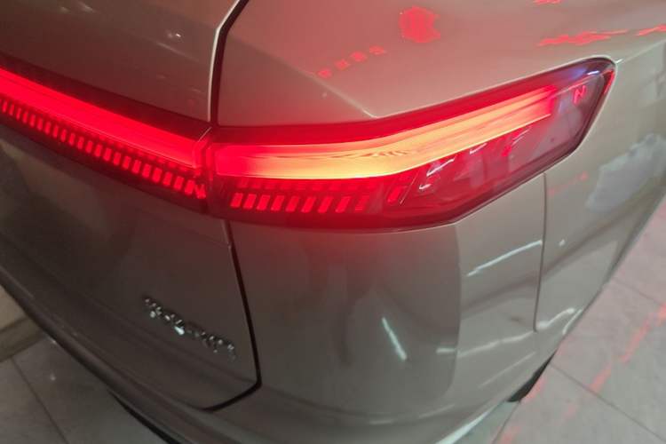 Used ONVO Luxeed L90 2025 Model—Max Six-Seater Version Right Rear Taillight
