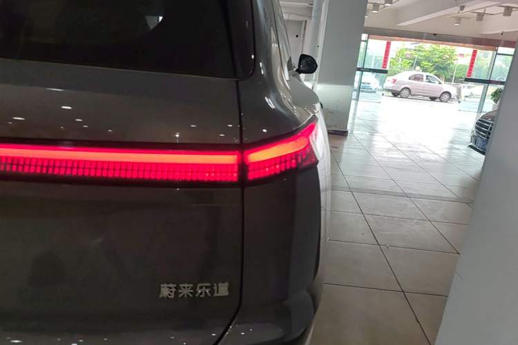 Used ONVO Luxeed L90 2025 Model—Ultra Six-Seater Version Right Rear Taillight