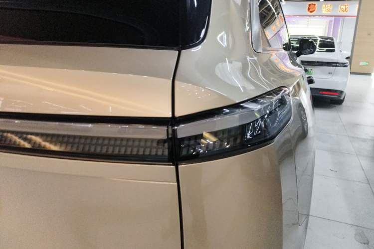 Used ONVO Luxeed L90 2025 Model—Max Six-Seater Version Right Rear Taillight