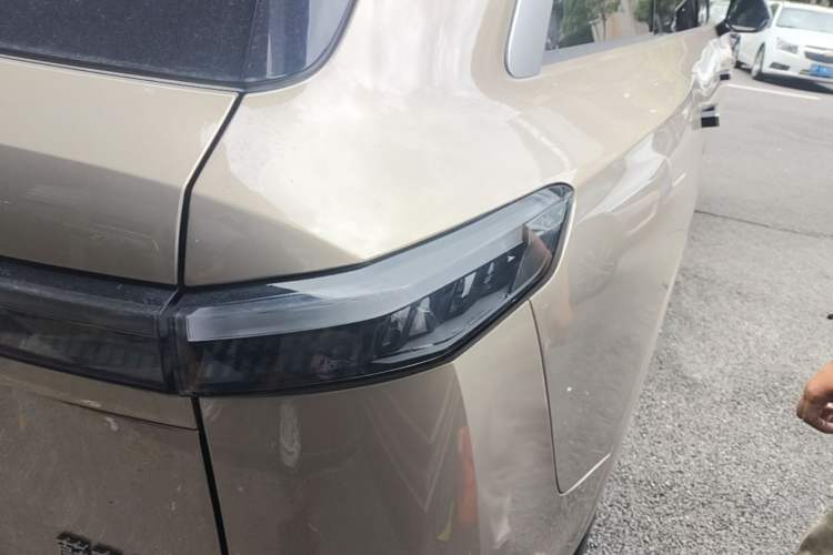 Used ONVO Luxeed L90 2025 Model—Max Six-Seater Version Right Rear Taillight