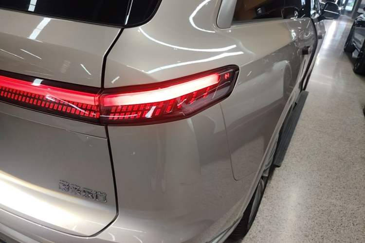 Used ONVO Luxeed L90 2025 Model—Max Six-Seater Version Right Rear Taillight