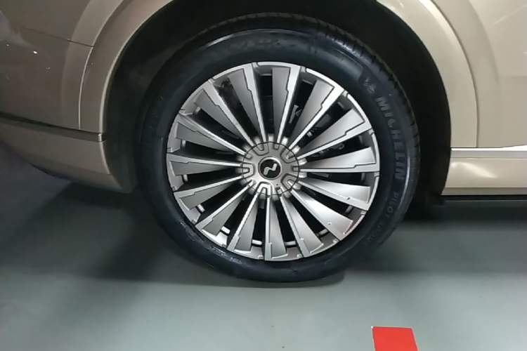 Used ONVO Luxeed L90 2025 Model—Ultra Six-Seater Version Right Rear Wheel Hub