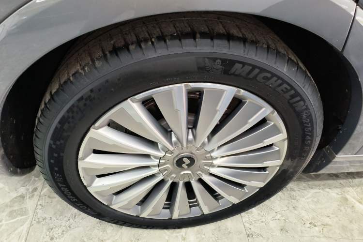 Used ONVO Luxeed L90 2025 Model—Max Six-Seater Version Right Rear Wheel Hub