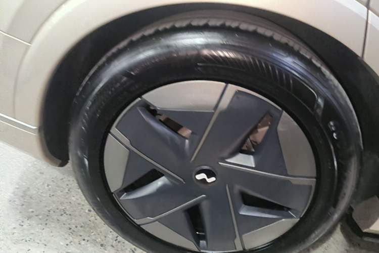 Used ONVO Luxeed L90 2025 Model Max Six-Seater 60-degree Battery Edition Right Rear Wheel Hub
