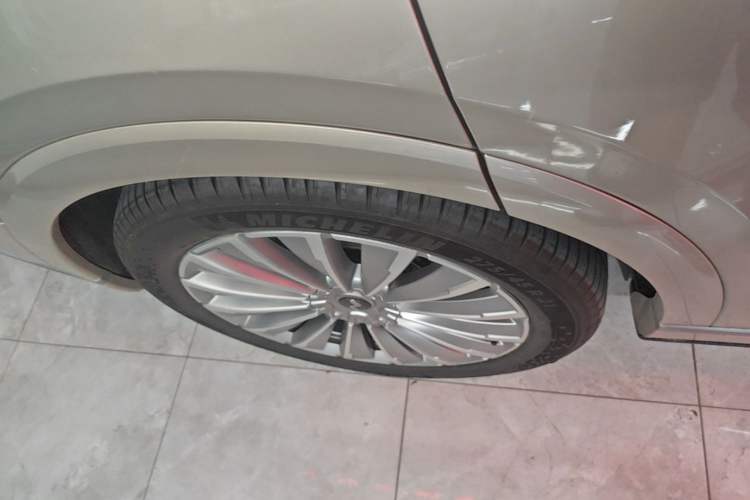 Used ONVO Luxeed L90 2025 Model—Max Six-Seater Version Right Rear Wheel Hub