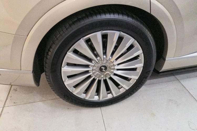 Used ONVO Luxeed L90 2025 Model—Max Six-Seater Version Right Rear Wheel Hub