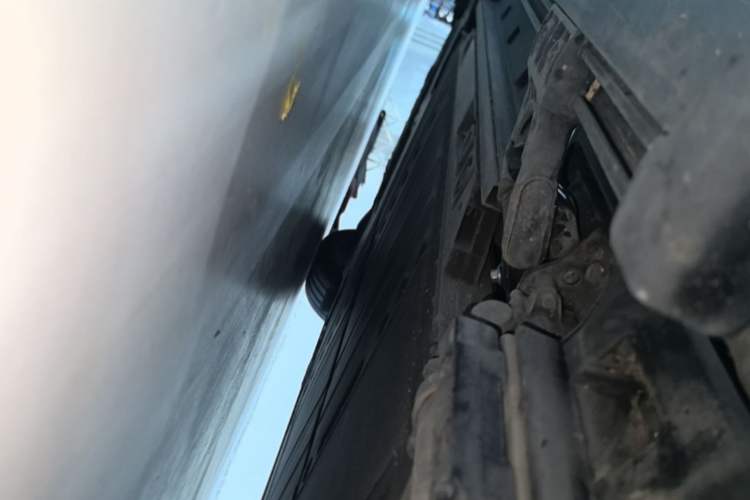 Used ONVO Luxeed L90 2025 Model—Ultra Six-Seater Version Right Side Sill