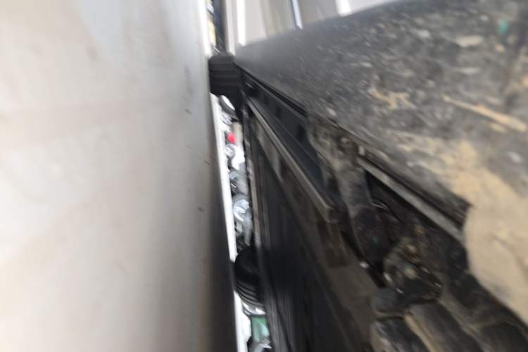 Used ONVO Luxeed L90 2025 Model—Ultra Six-Seater Version Right Side Sill